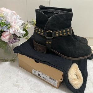 Ugg Australia Darling Ankle bootie